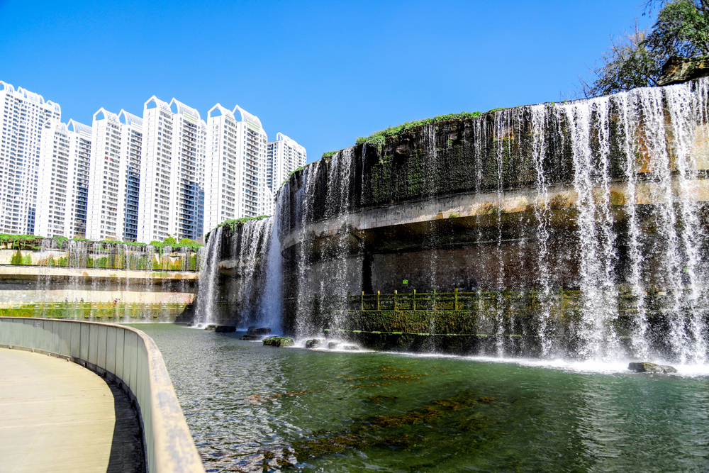 【發(fā)現建設一線(xiàn)的春景】波光瀲滟的瀑布公園-水投公司 段伊帆.jpg